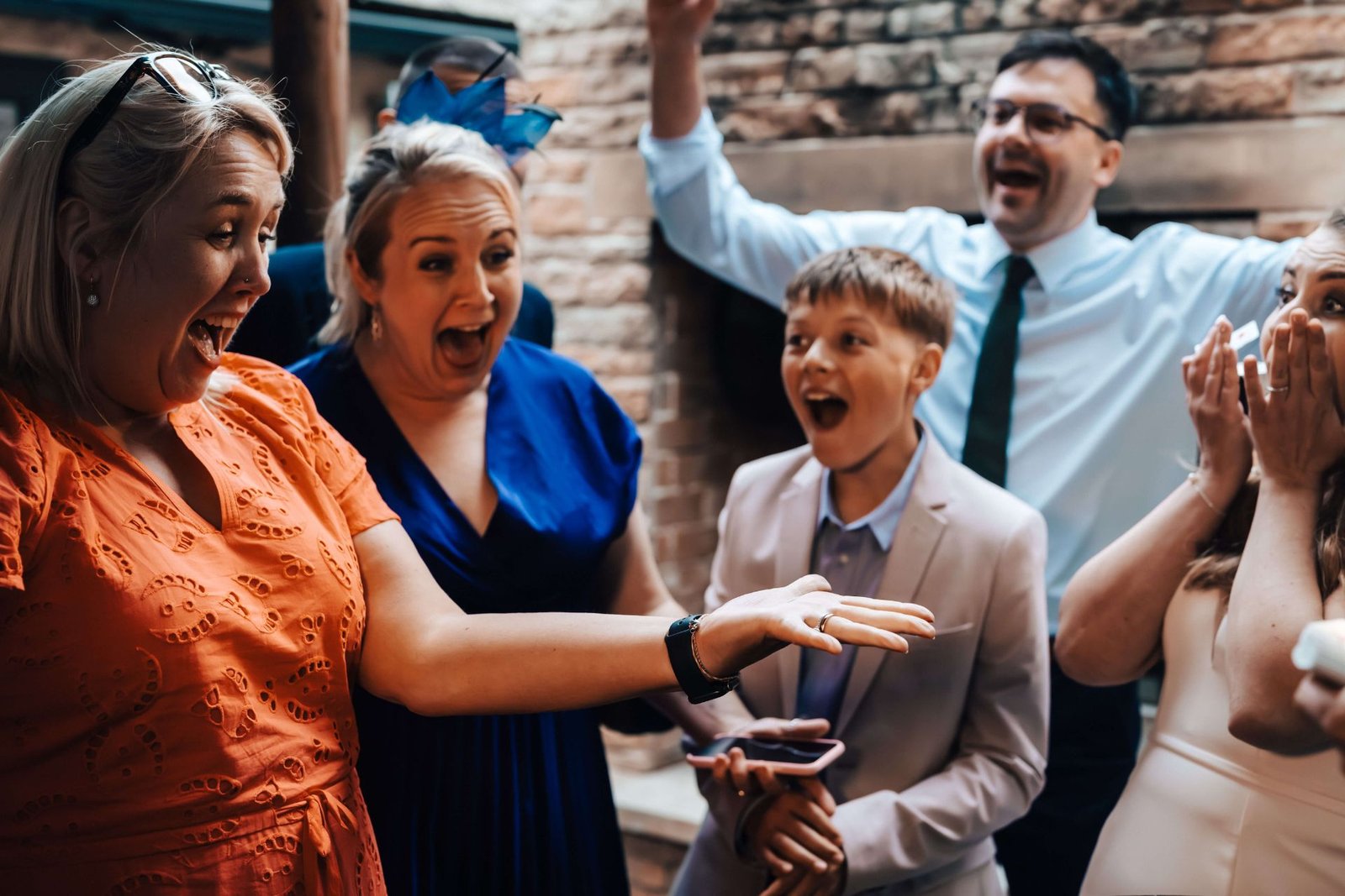 Wedding guests reacting to close-up magic from wedding magician Close-Up Chris